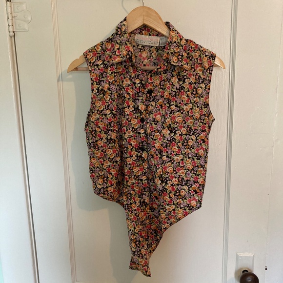 90s Flower Print Crop Top (Tied) - Picture 6 of 6